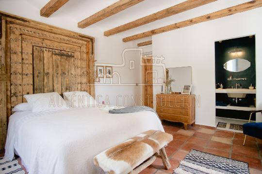 Habitación principal con baño suite