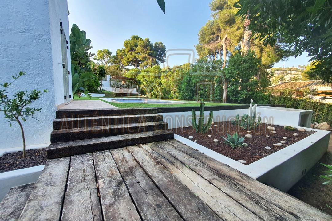 Jardinera y terraza