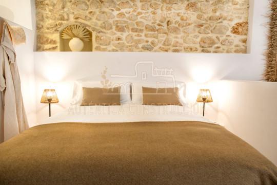 Cama matrimonio y acabados